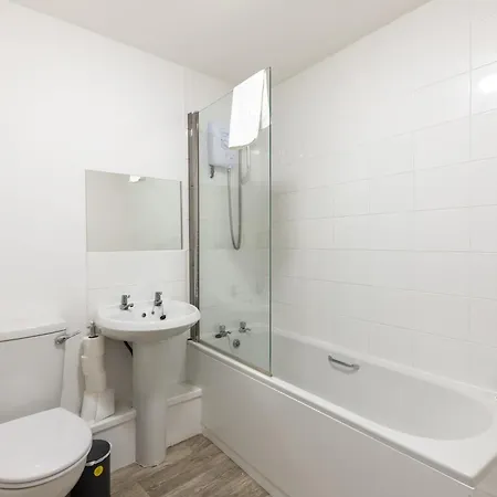 Spacious 1 Bed With Sea Views Lejlighed *
