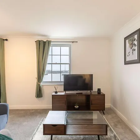Spacious 1 Bed With Sea Views