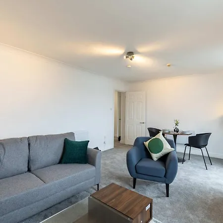 Spacious 1 Bed With Sea Views Lejlighed