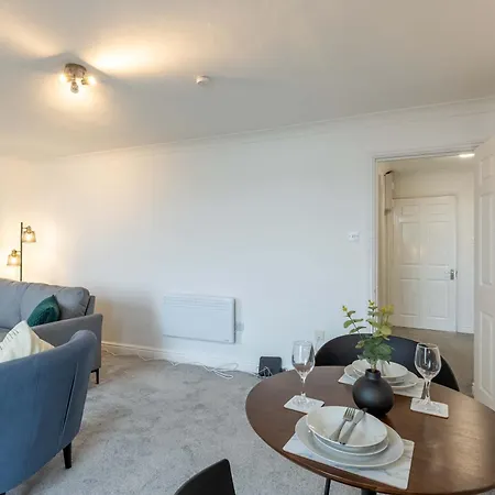 Spacious 1 Bed With Sea Views