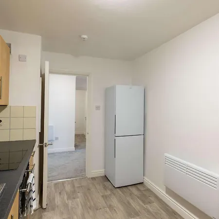 Spacious 1 Bed With Sea Views *